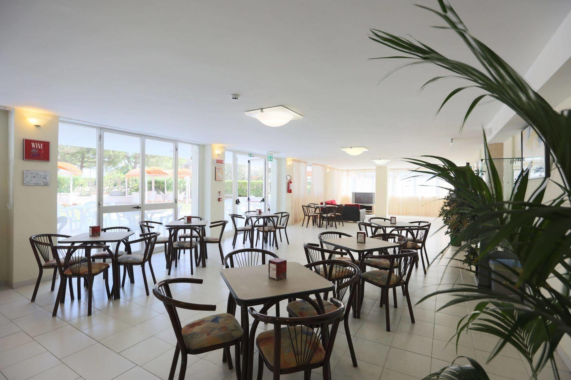 Hotel Marina Beach - Azzurro Club Ravenna Bagian luar foto